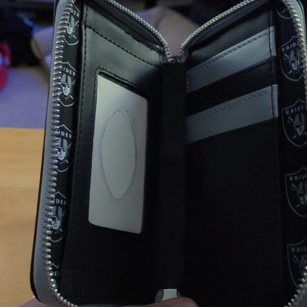 Loungefly Las Vegas Raiders Zip Around Wallet - Picture 3 of 4